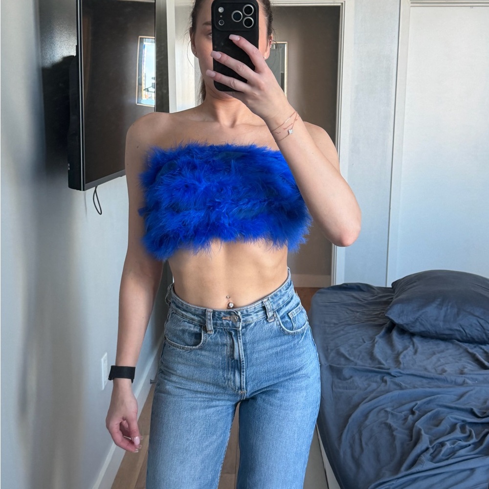 Blue fluffy cropped top small
